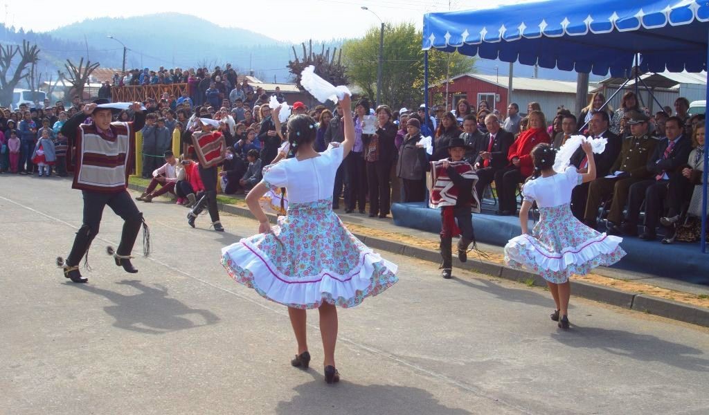 Acto y Desfile Fiestas Patrias_Laraquete 2015 (1)